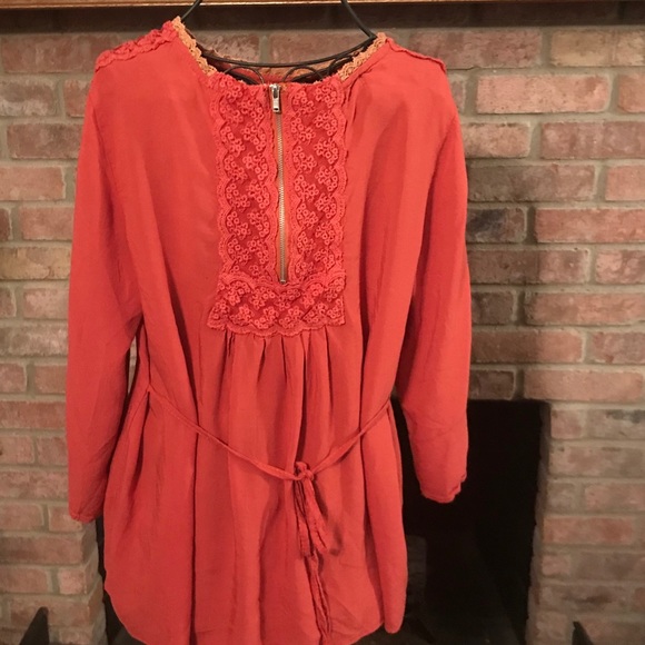 Urban Mango Sz. Small Blouse With Lace Accent - Picture 3 of 4